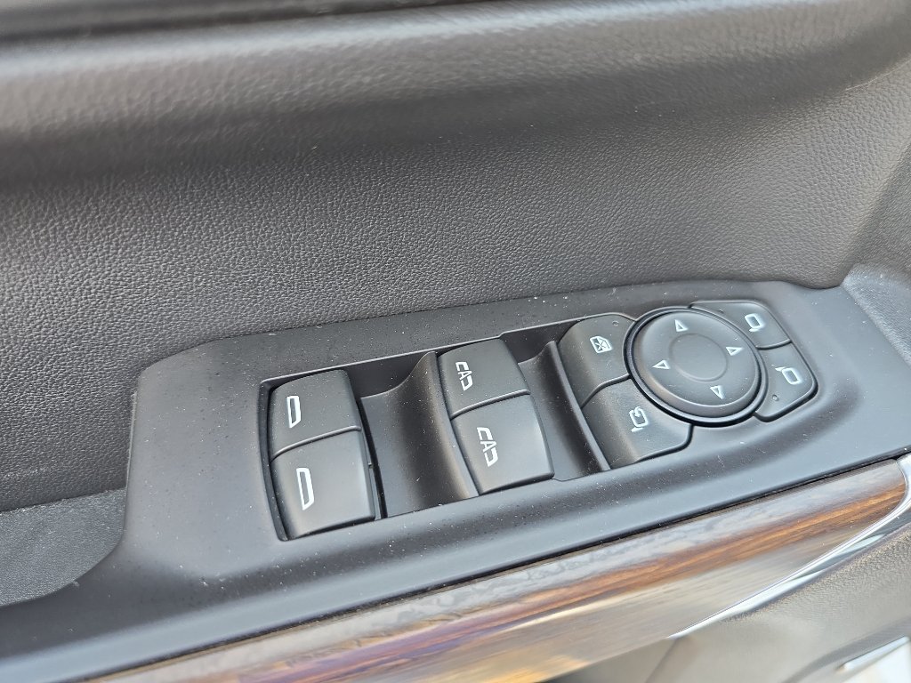 Used 2020 Chevrolet Silverado 1500 High Country w/ Technology Package AWD/4WD image 12