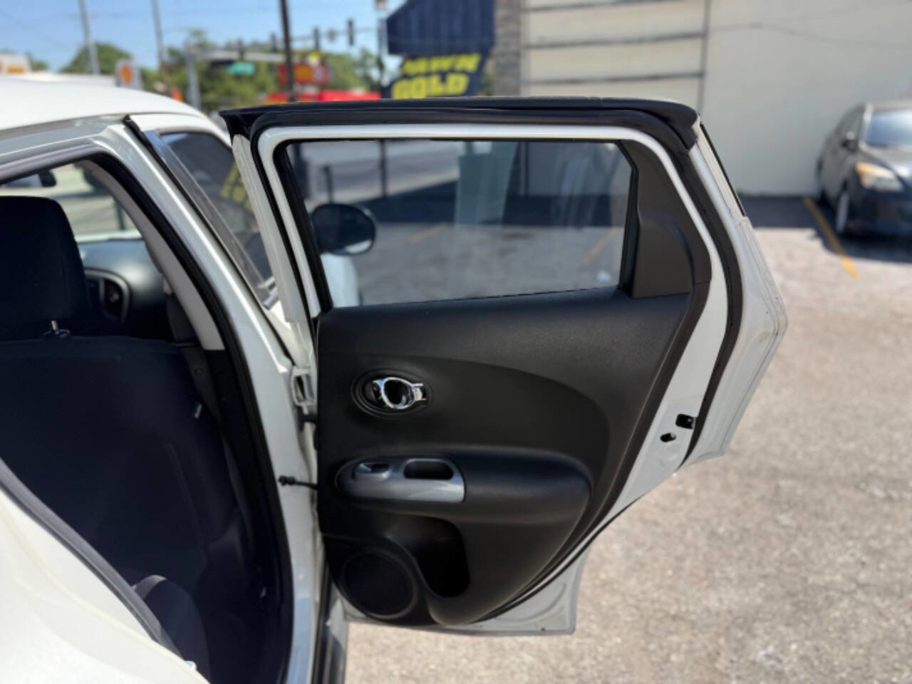 Used 2014 Nissan Juke S FWD image 25
