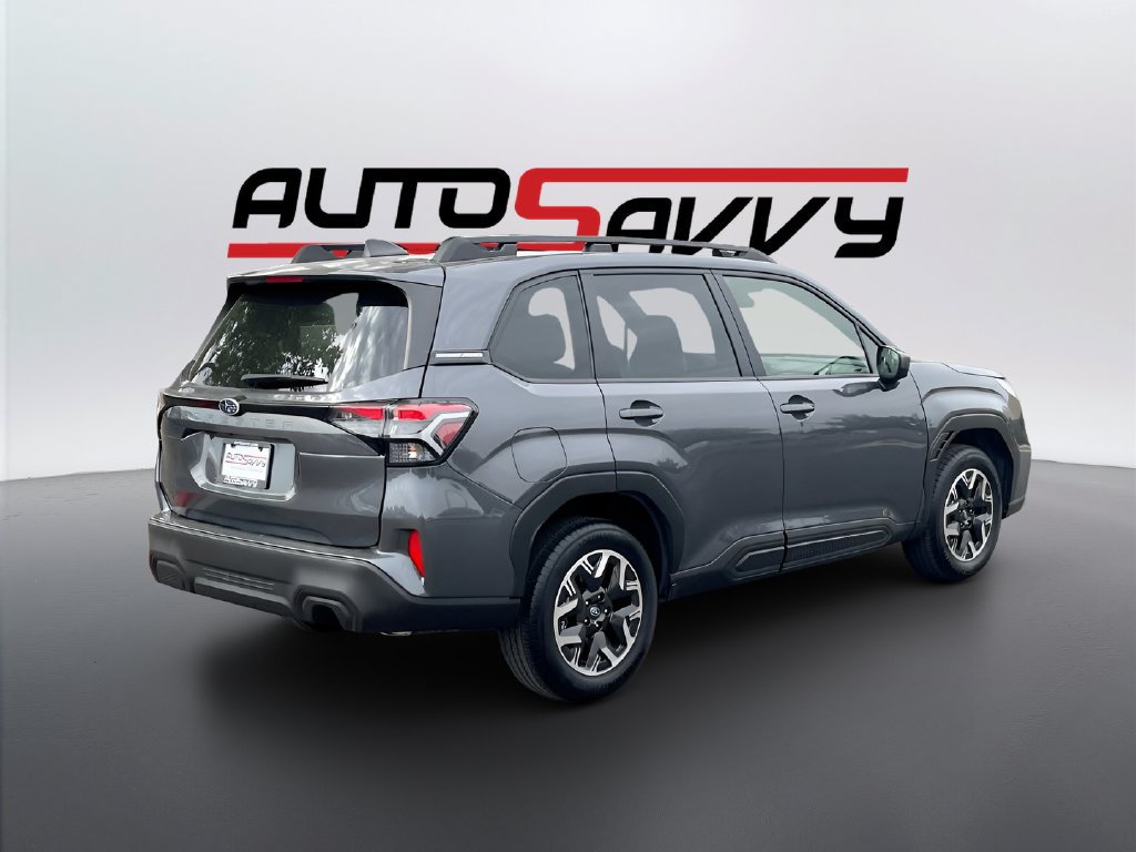 Used 2025 Subaru Forester Premium AWD/4WD image 7