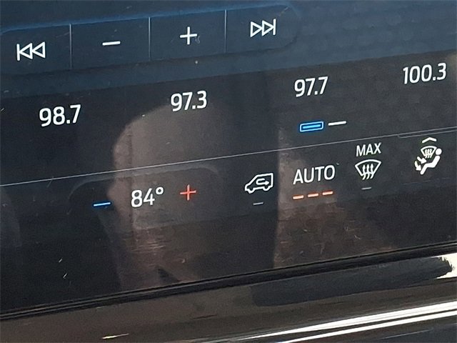 Used 2023 Ford Transit 350 XLT image 19