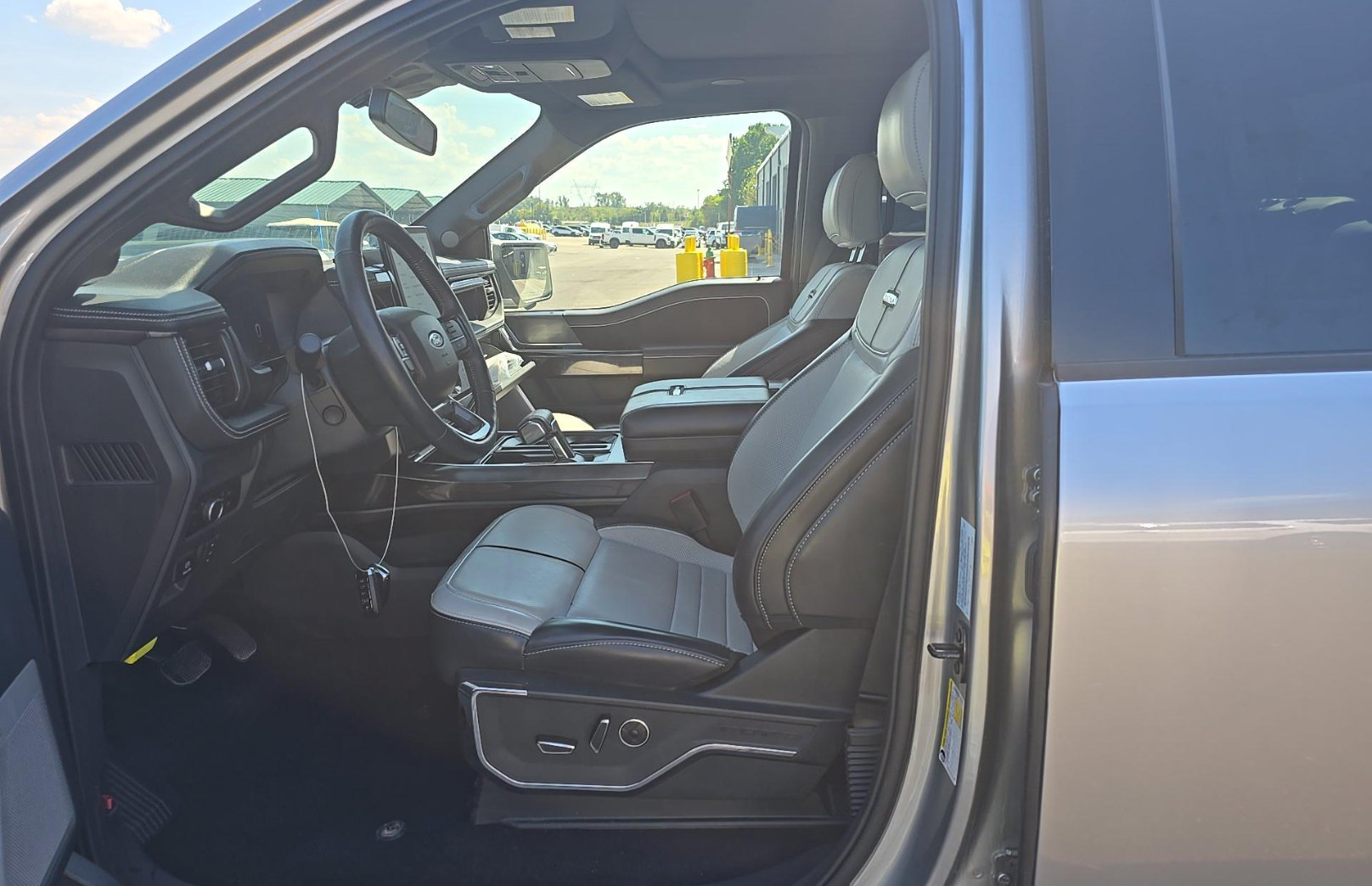 Used 2025 Ford F150 Lightning Platinum AWD/4WD image 2