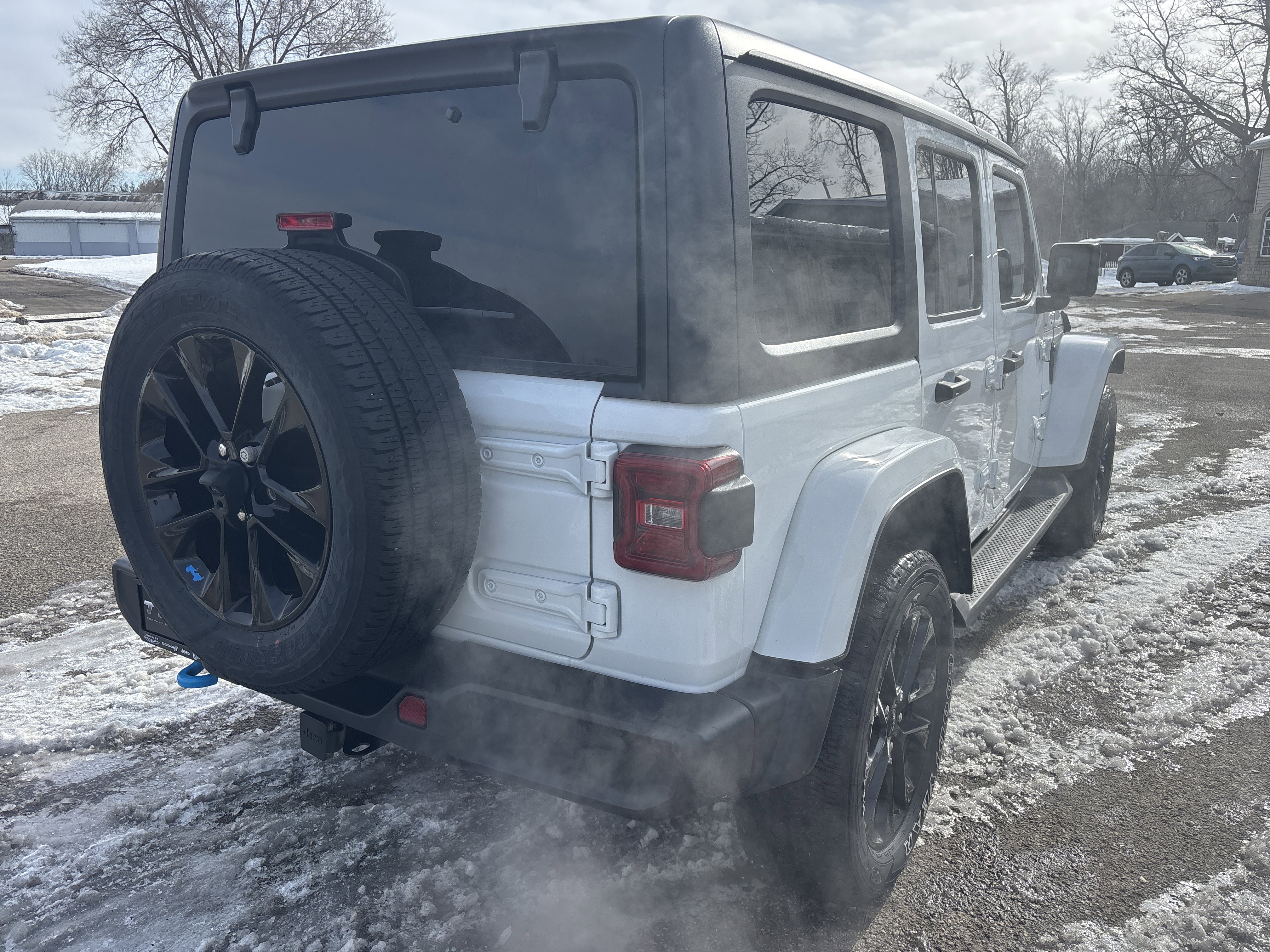Used 2023 Jeep Wrangler Sahara w/ Cold Weather Group image 5