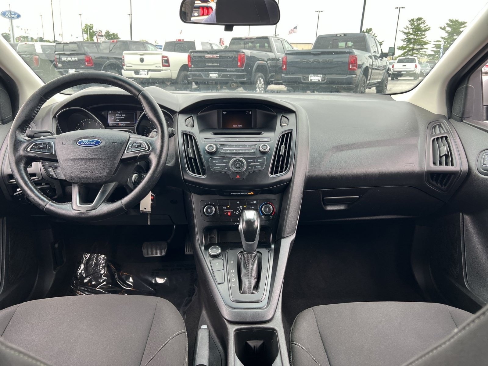 Used 2015 Ford Focus SE w/ SE Cold Weather Package FWD image 22