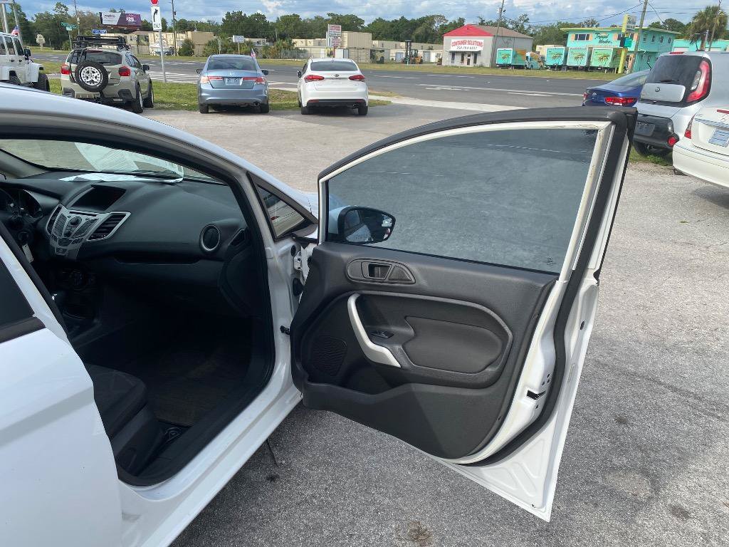 Used 2013 Ford Fiesta SE FWD image 21