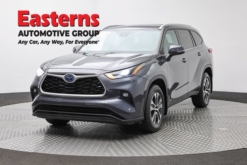 Used 2022 Toyota Highlander XLE AWD/4WD video 1