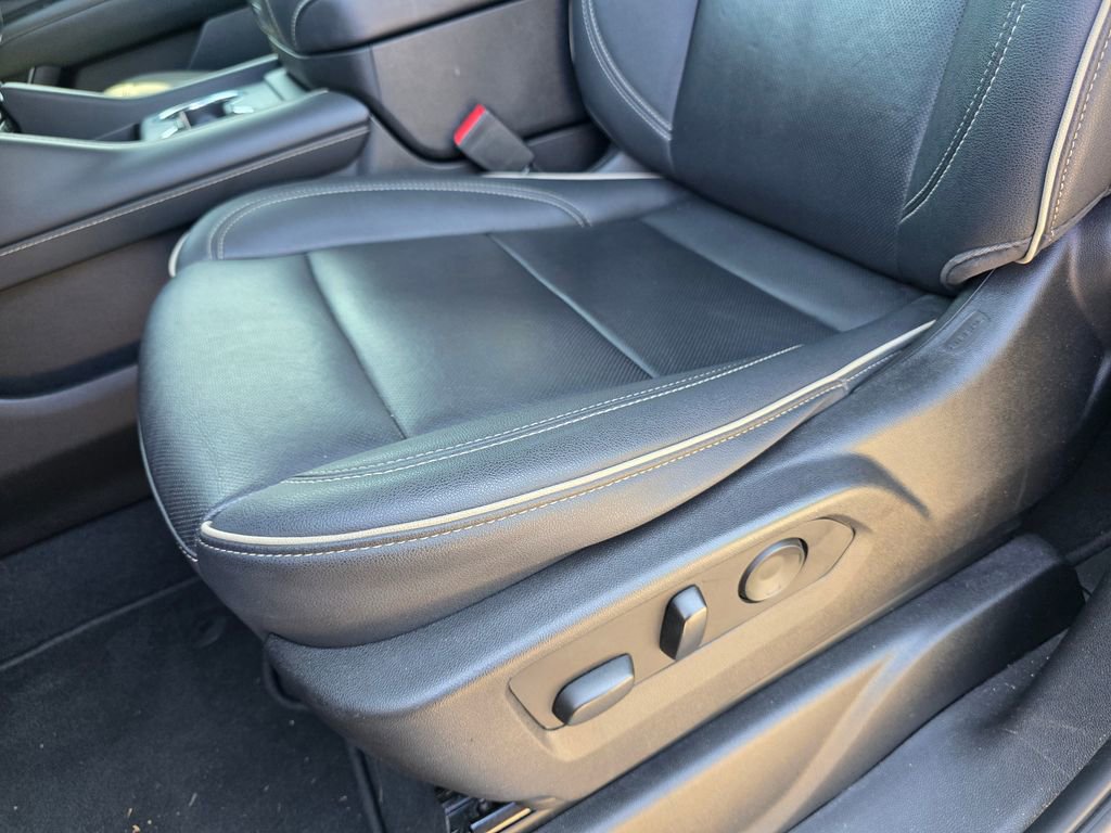 Used 2023 Chevrolet Suburban Premier image 12