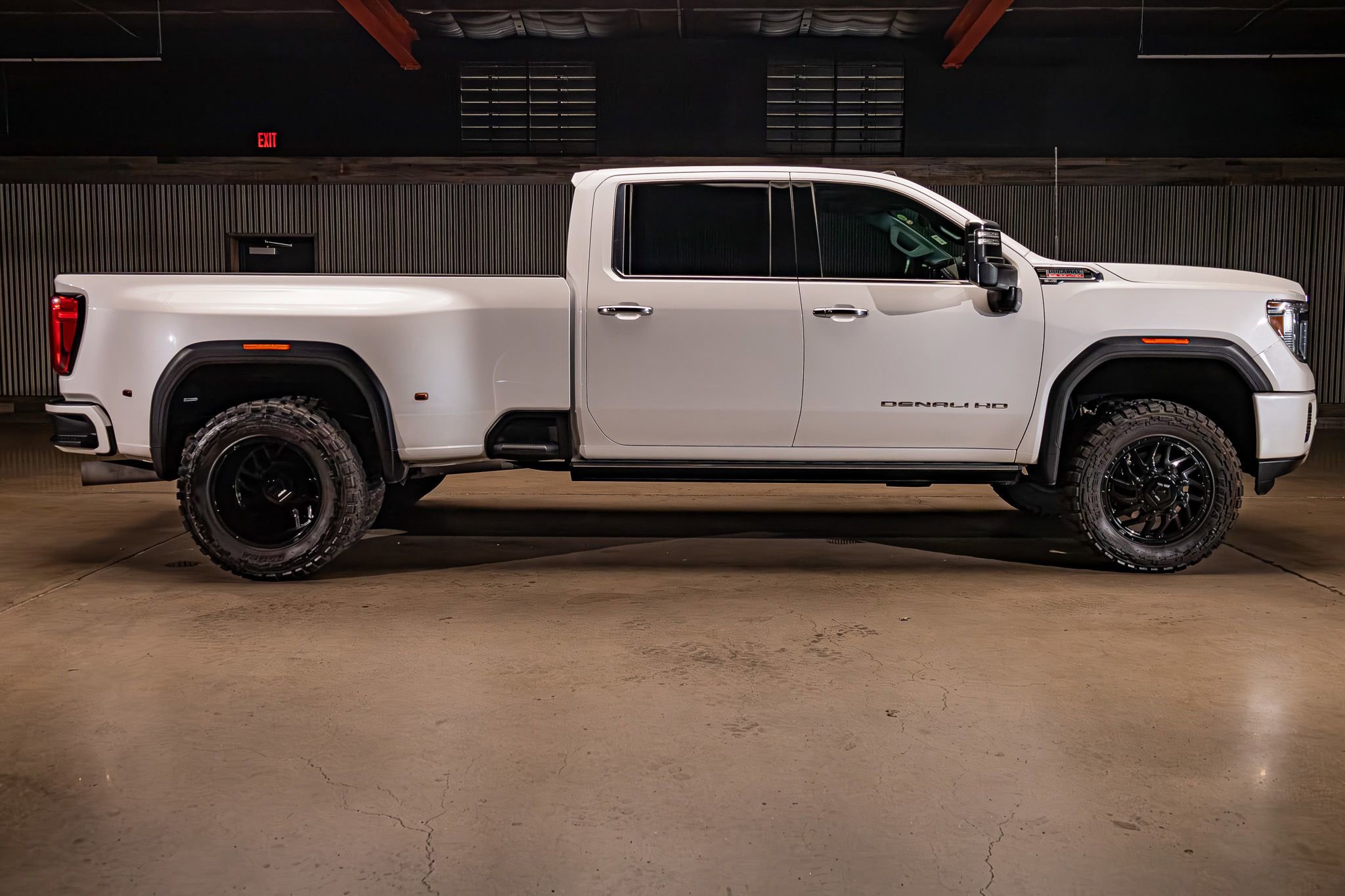 Used 2021 GMC Sierra 3500 Denali w/ Denali Ultimate Package AWD/4WD image 10