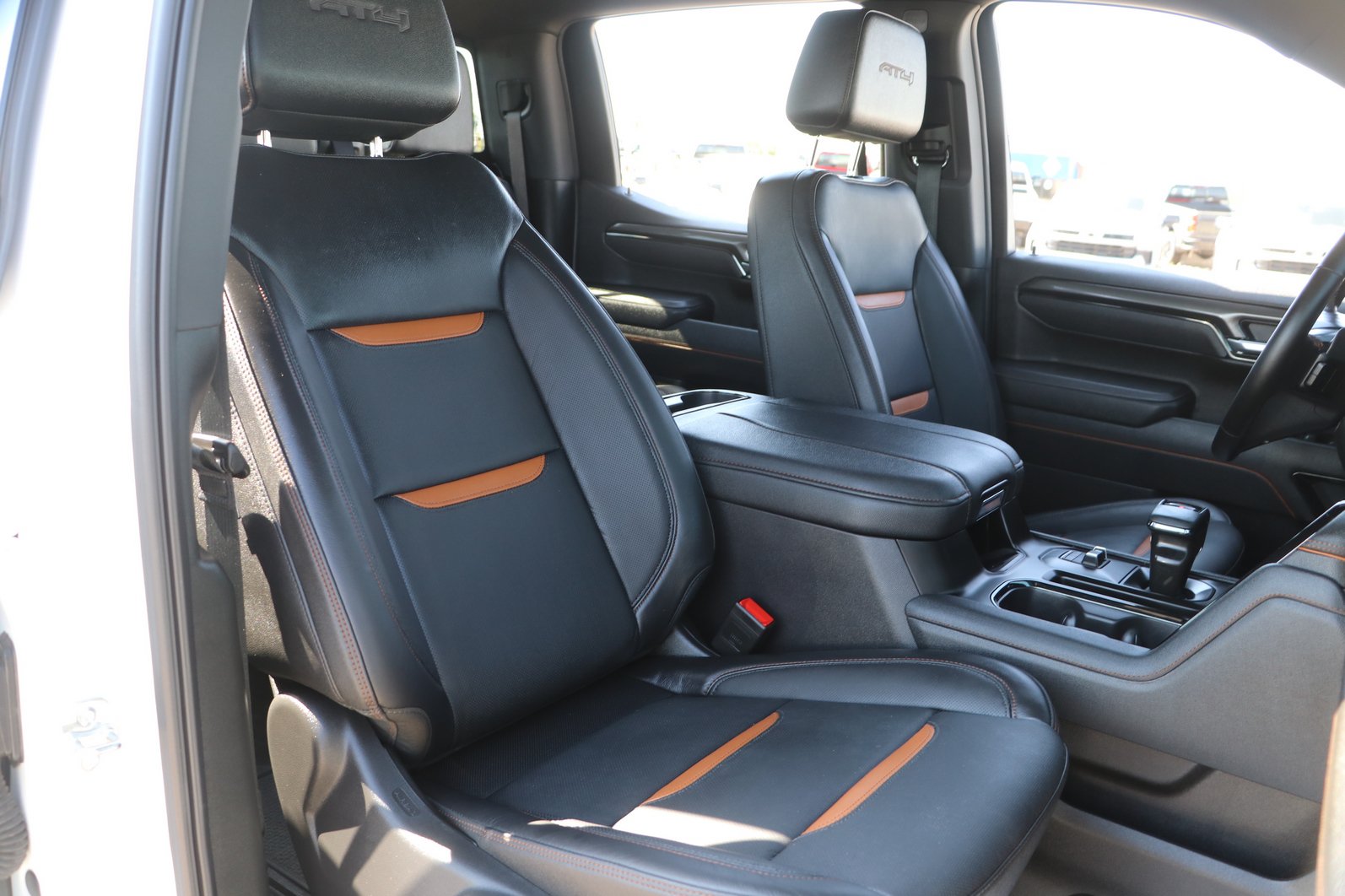 Used 2025 GMC Sierra 1500 AT4 w/ AT4 Premium Package AWD/4WD image 33