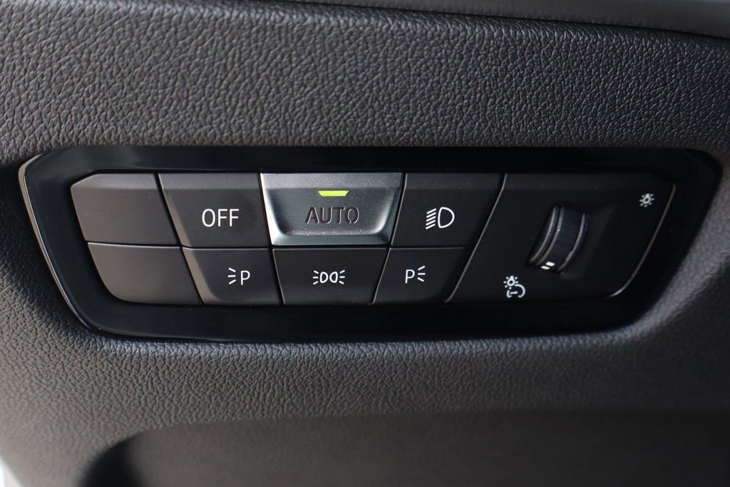 Used 2025 BMW M2 w/ Lighting Package image 20