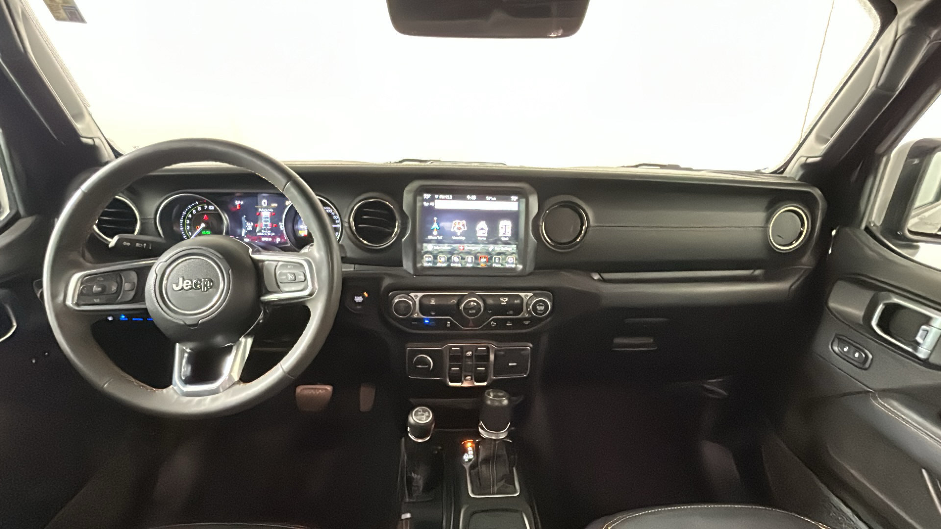Used 2023 Jeep Wrangler Unlimited Sahara AWD/4WD image 31