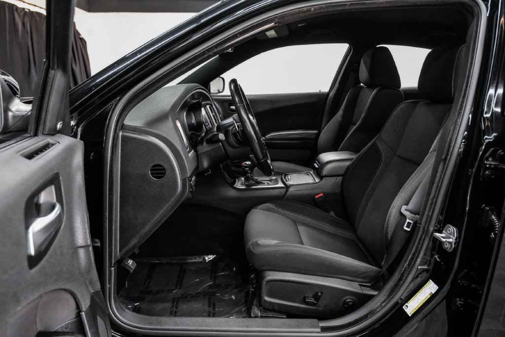 Used 2019 Dodge Charger SXT w/ Blacktop Package AWD/4WD image 4