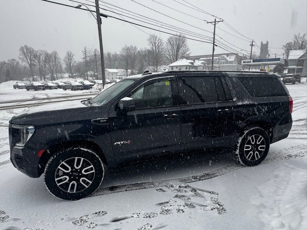 Used 2024 GMC Yukon XL AT4 image 4