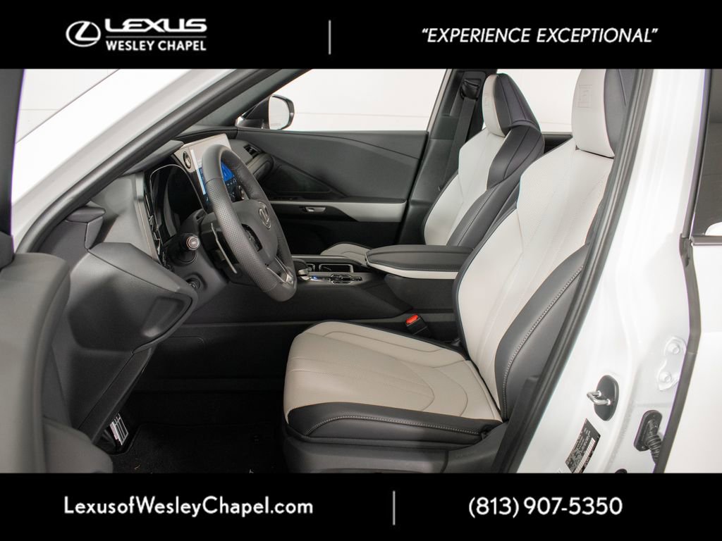 Used 2026 Lexus TX 500h AWD w/ Technology Package image 7
