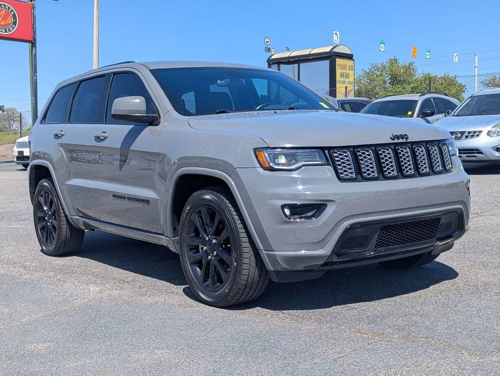 Used 2021 Jeep Grand Cherokee Laredo X RWD image 3