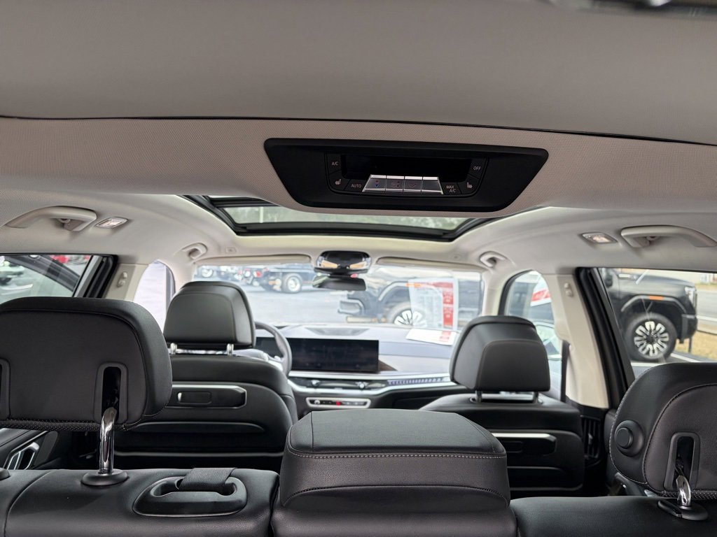 Used 2024 BMW X7 xDrive40i w/ Premium Package image 10