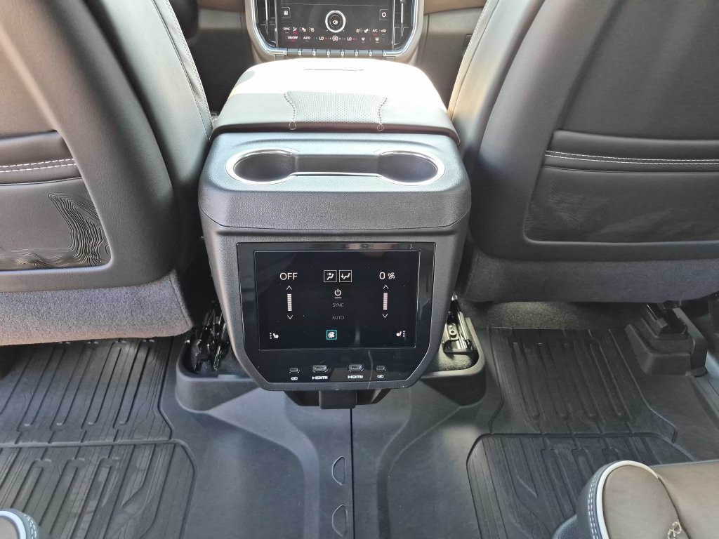 New 2026 GMC Yukon Denali Ultimate w/ LPO, Floor Liner Package AWD/4WD image 31