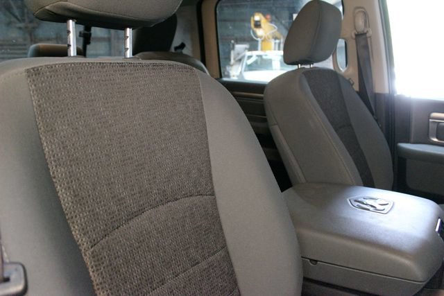 Used 2019 RAM 1500 Classic SLT w/ Black Appearance Group AWD/4WD image 10
