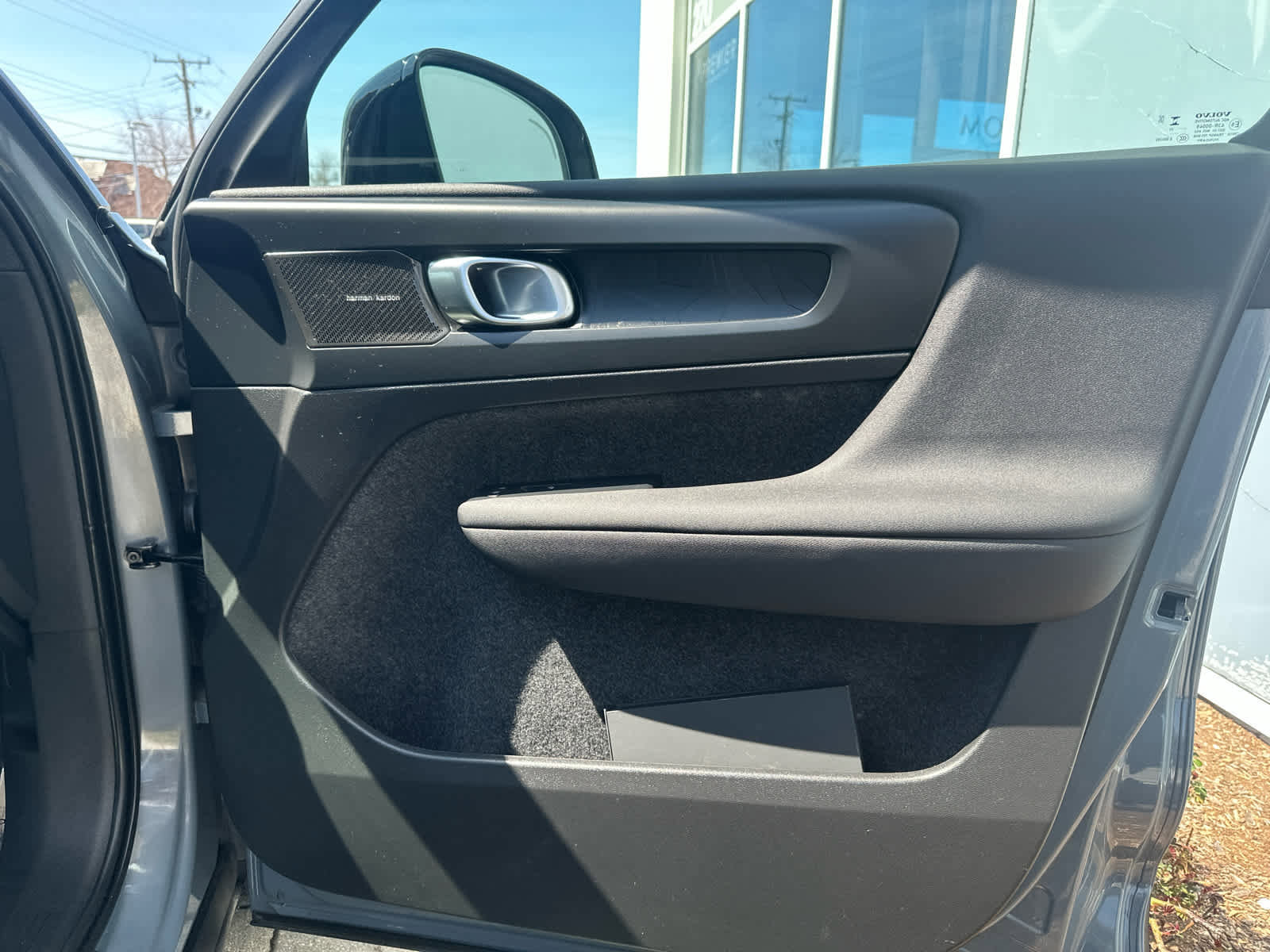 Used 2023 Volvo XC40 Recharge Ultimate w/ Protection Package Premier image 42