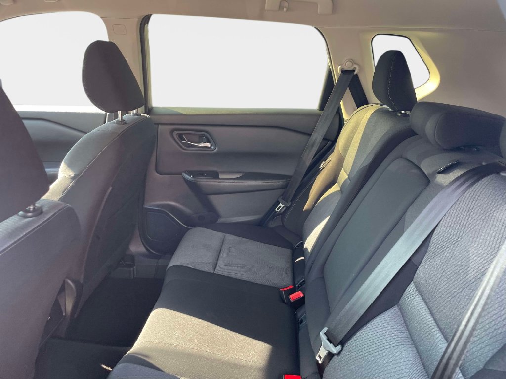 Used 2024 Nissan Rogue SV AWD/4WD image 16