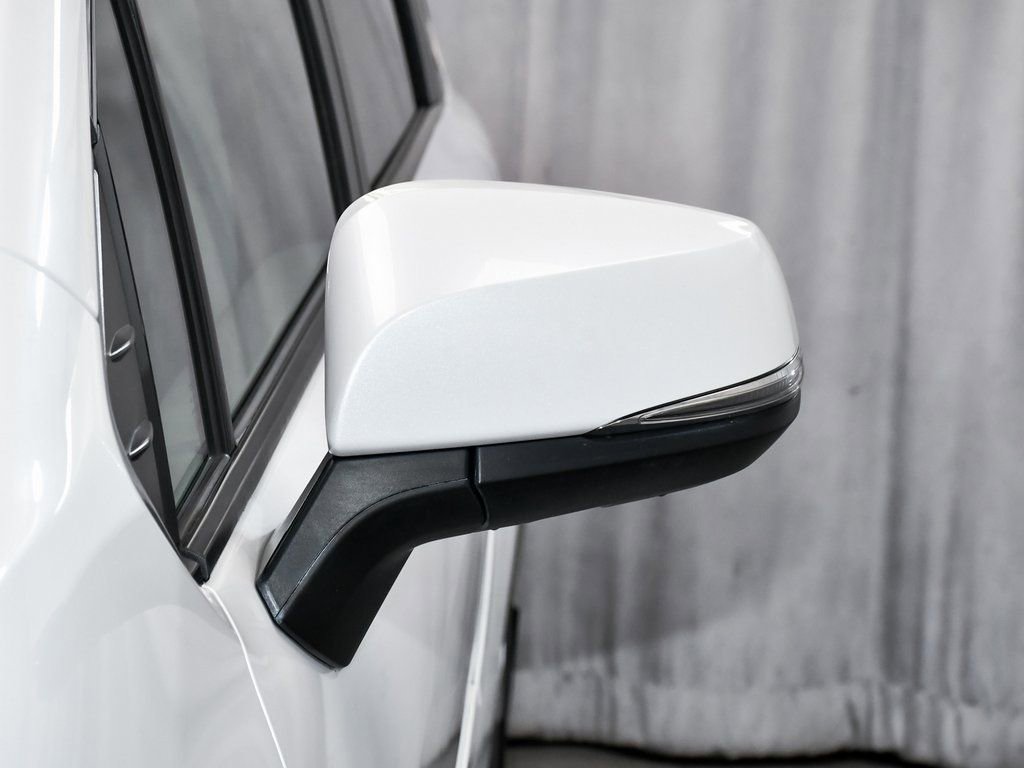 Used 2023 Toyota Sienna Limited image 83