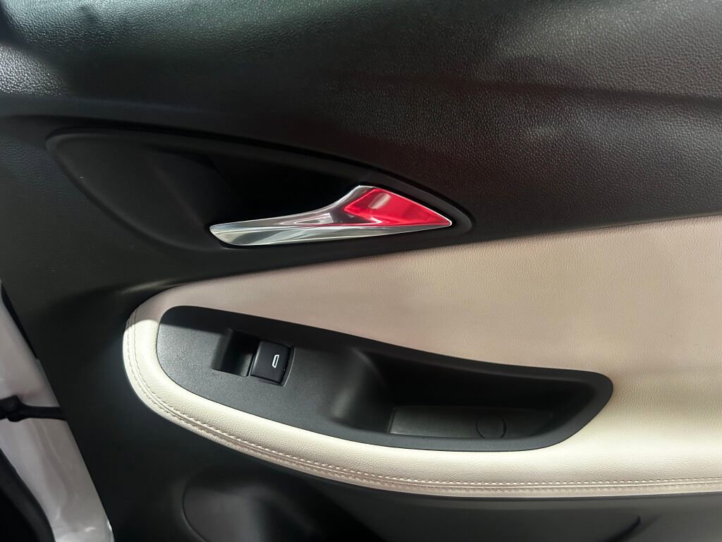 Used 2025 Buick Encore GX Avenir w/ Avenir Convenience Package image 23