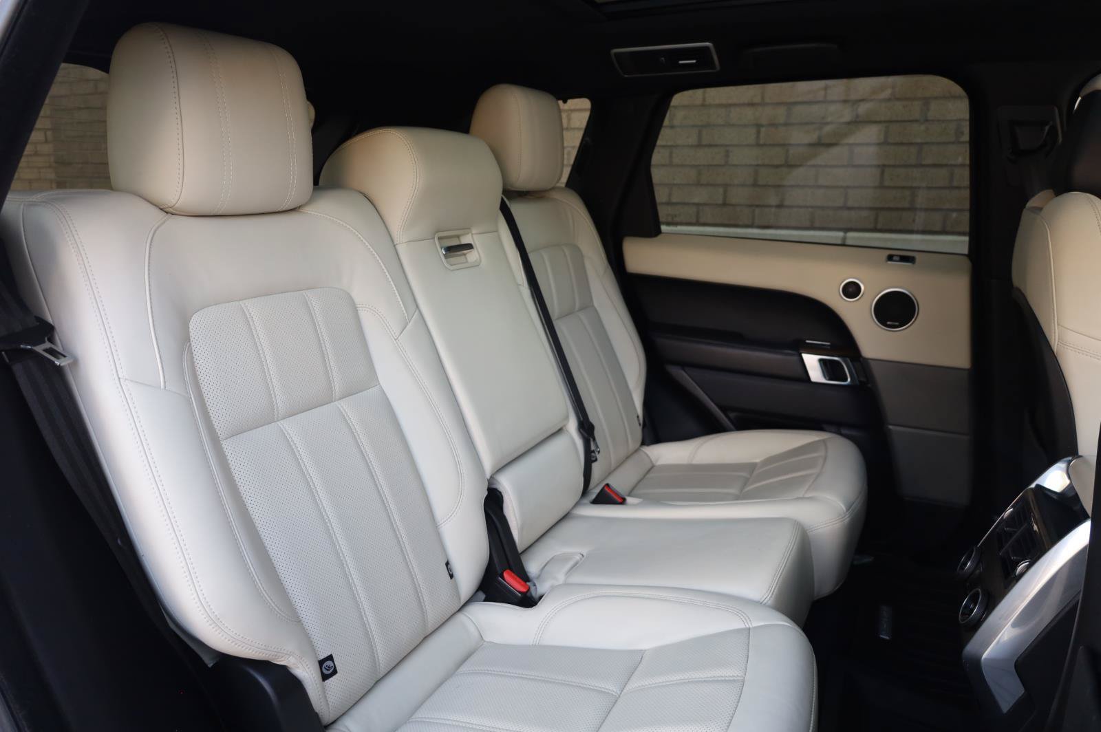 Used 2018 Land Rover Range Rover Sport HSE AWD/4WD image 24