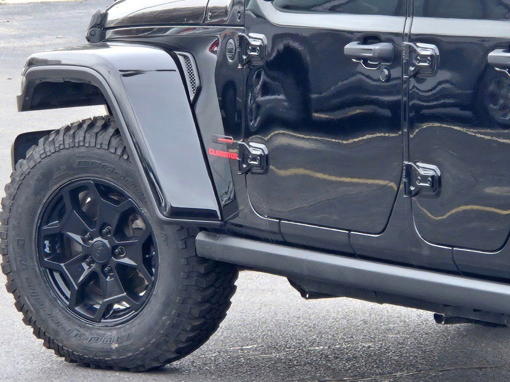 Used 2021 Jeep Gladiator Willys AWD/4WD image 11