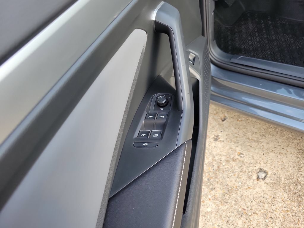 New 2026 Volkswagen Jetta SE FWD image 9