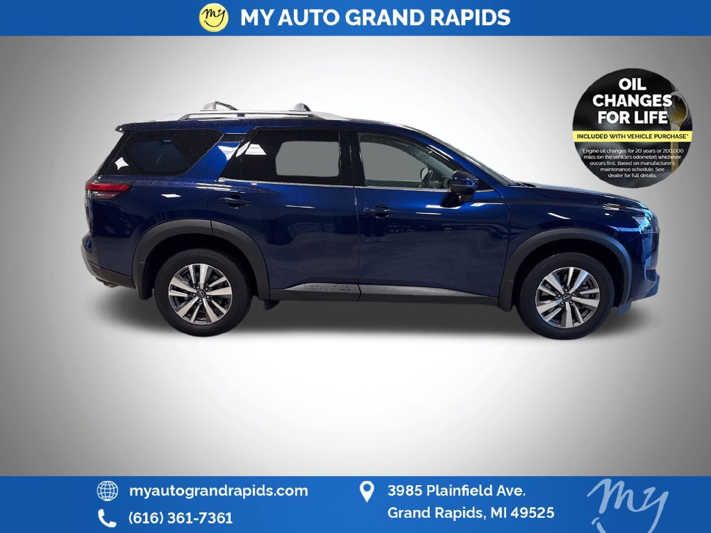 Used 2025 Nissan Pathfinder SL AWD/4WD image 8