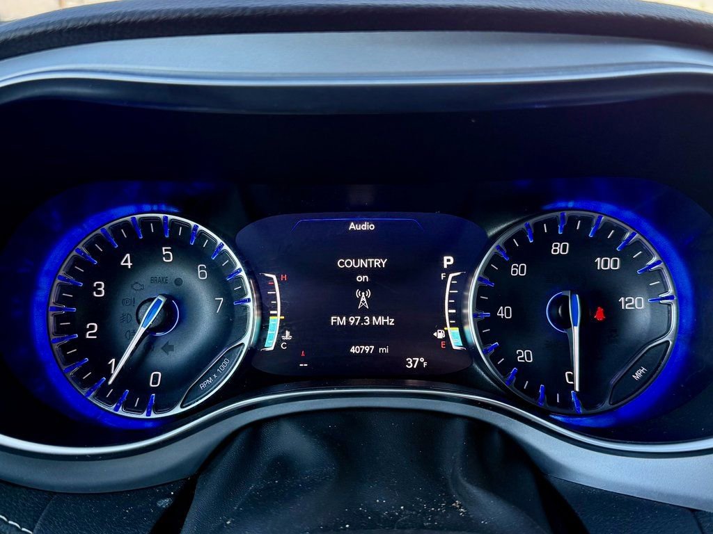 Used 2025 Chrysler Pacifica Limited image 20