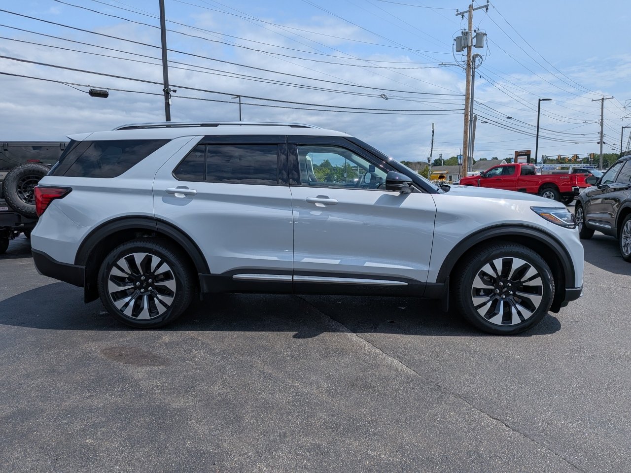 New 2026 Ford Explorer Platinum w/ LUX Leather Package AWD/4WD image 3