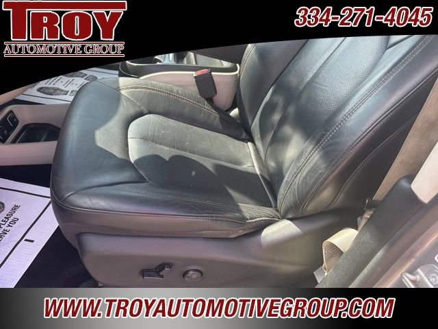 Used 2018 Chrysler Pacifica Touring-L image 32