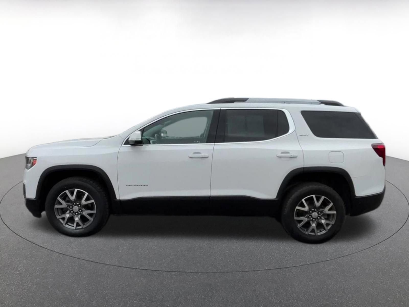 Used 2023 GMC Acadia SLT FWD image 9