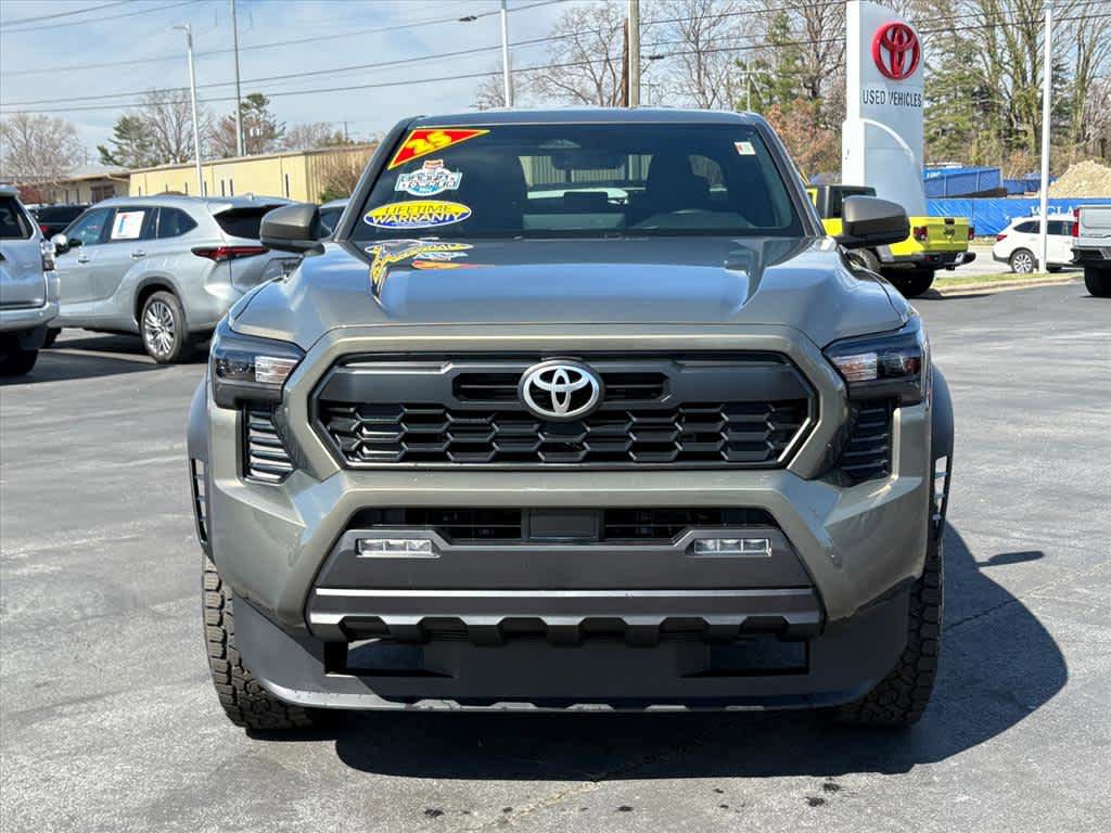 Used 2025 Toyota Tacoma TRD Off-Road AWD/4WD image 24