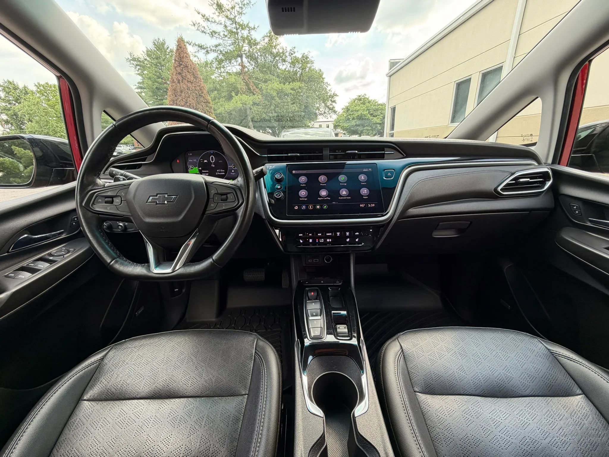 Used 2022 Chevrolet Bolt LT w/ Infotainment Package FWD image 2