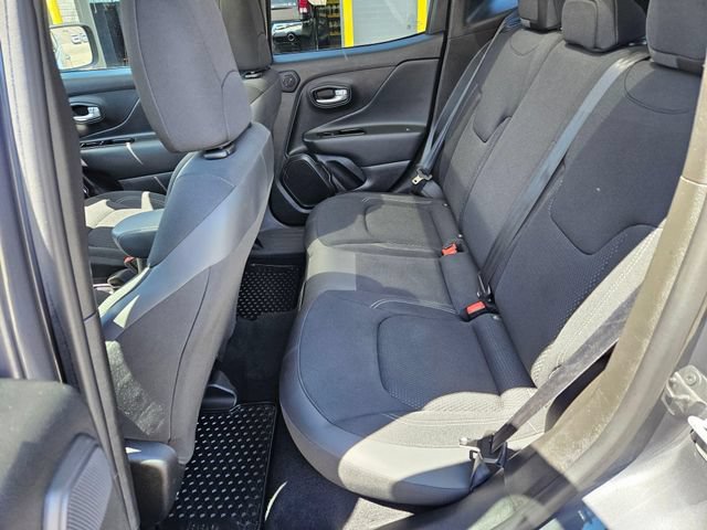 Used 2023 Jeep Renegade Altitude w/ Sun/Sound Group AWD/4WD image 17