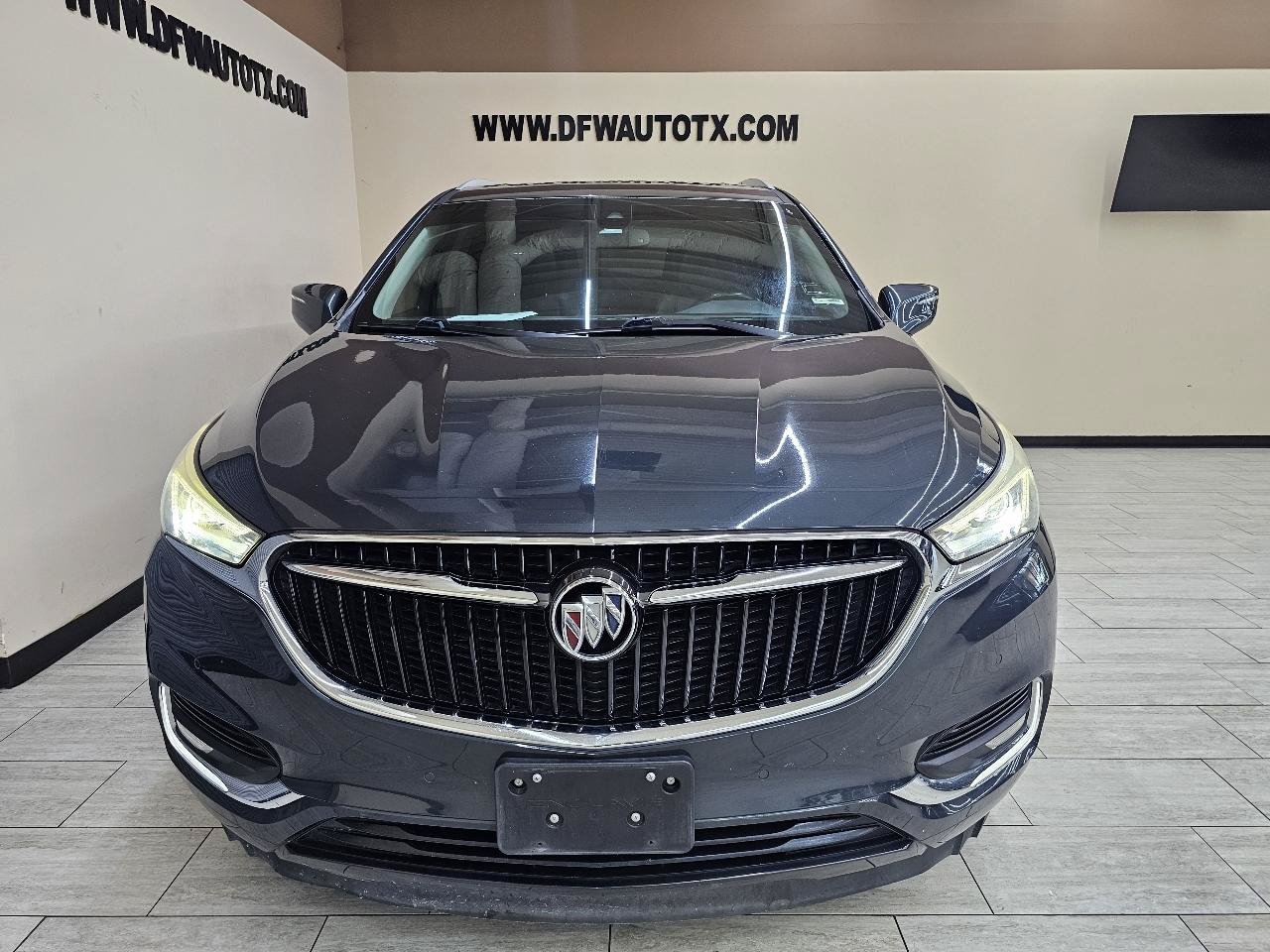 Used 2018 Buick Enclave Premium w/ Experience Buick Package FWD image 3