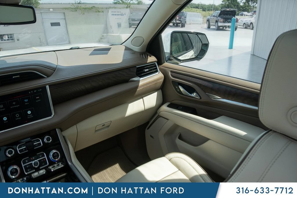 Used 2024 GMC Yukon XL Denali AWD/4WD image 15