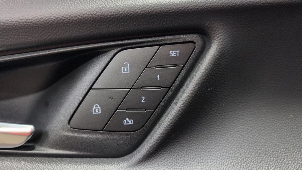 New 2026 Chevrolet Equinox RS w/ Convenience Package III FWD image 8