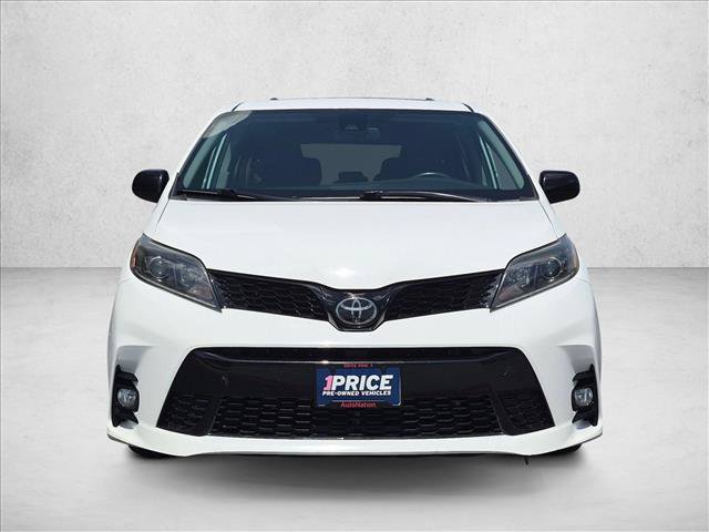 Used 2020 Toyota Sienna SE w/ SE Preferred Package FWD image 3