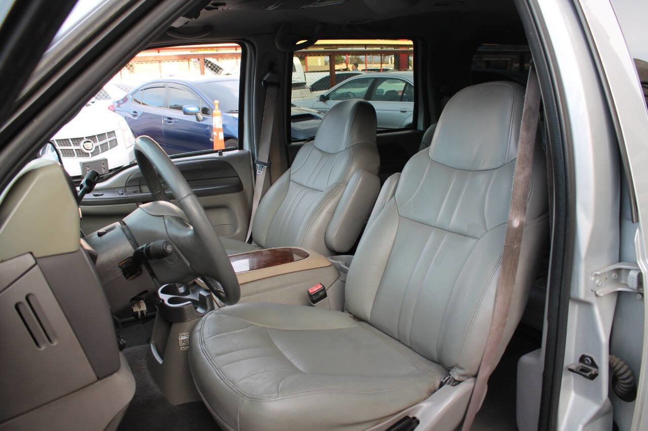 Used 2001 Ford Excursion XLT image 23