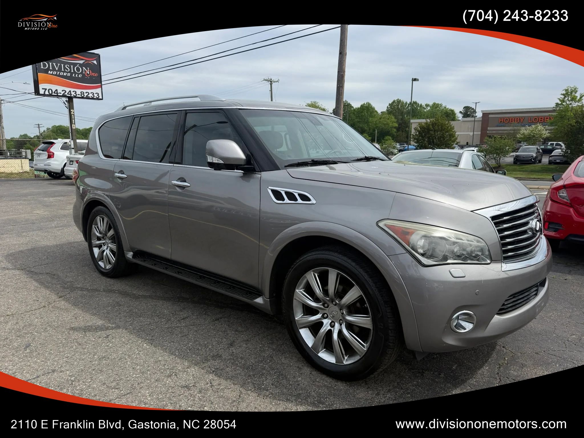 Used 2012 INFINITI QX56 4WD w/ Deluxe Touring Pkg image 2
