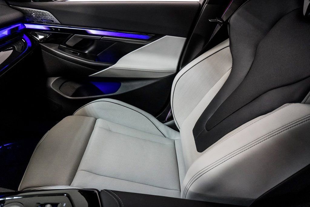 Used 2025 BMW M5 w/ Carbon Package image 45
