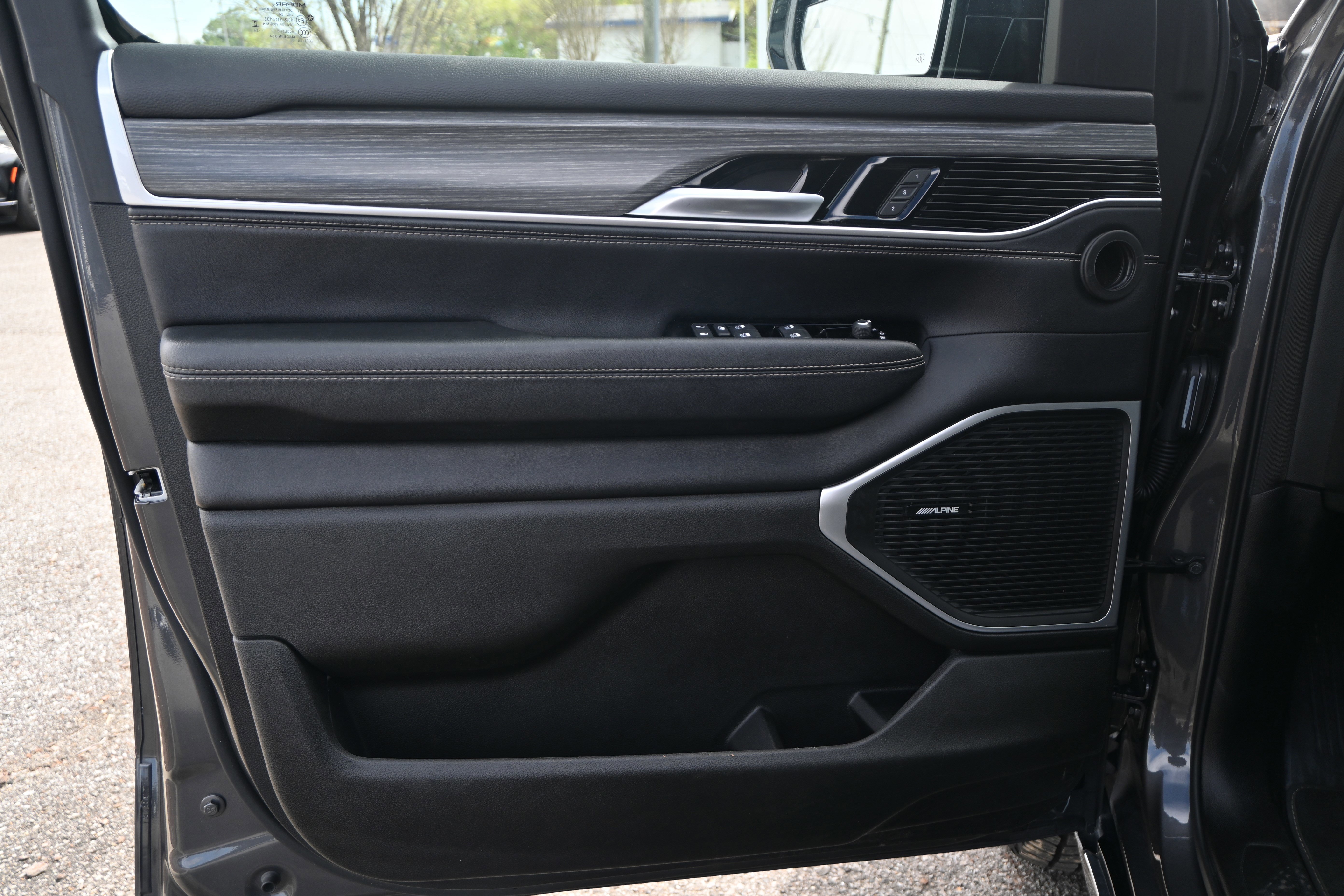 Used 2024 Jeep Wagoneer Series III image 29