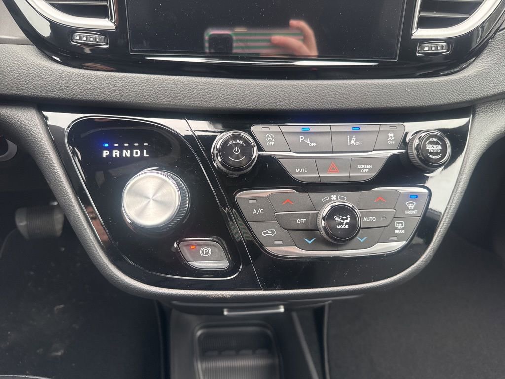 New 2026 Chrysler Voyager LX FWD image 30