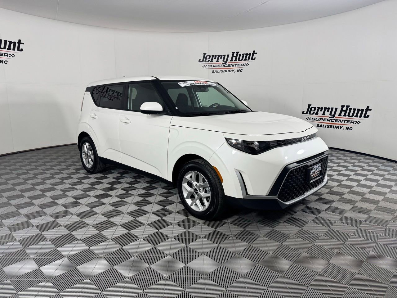 Used 2025 Kia Soul LX w/ LX Technology Package FWD image 10