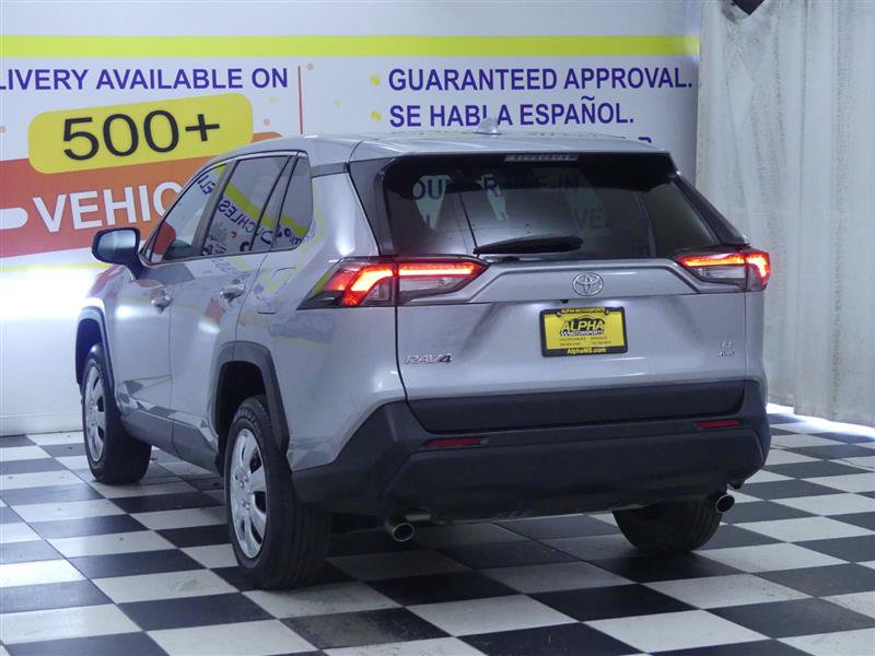 Used 2022 Toyota RAV4 LE AWD/4WD image 3