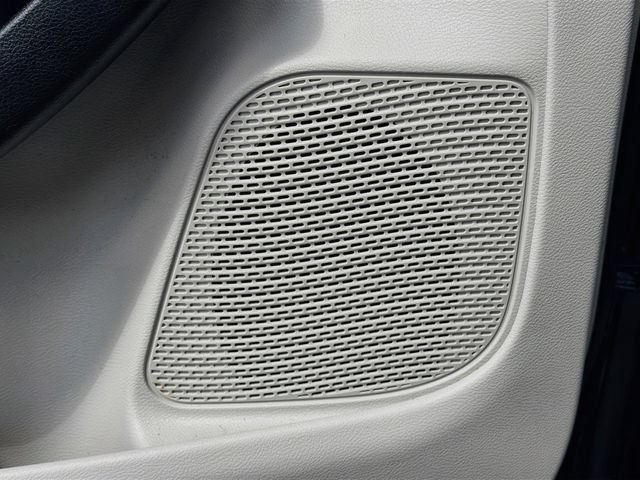 Used 2021 Chrysler Pacifica Touring-L FWD image 18