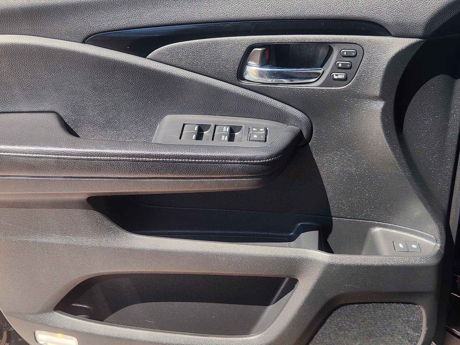 Used 2017 Honda Pilot Elite image 26