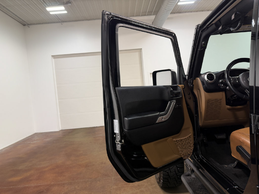 Used 2015 Jeep Wrangler Unlimited Sahara w/ Connectivity Group AWD/4WD image 56